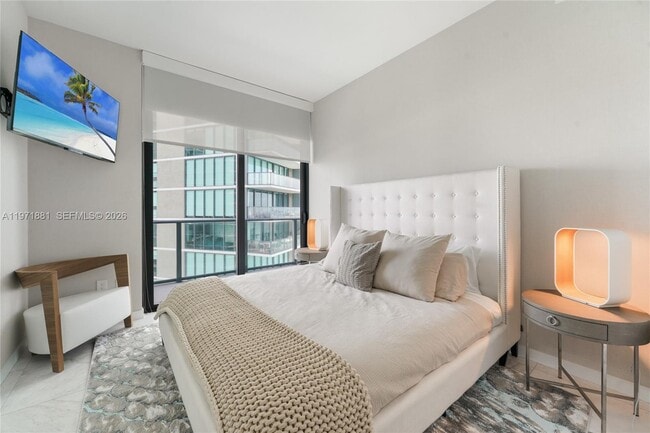 Building Photo - 480 NE 31st St