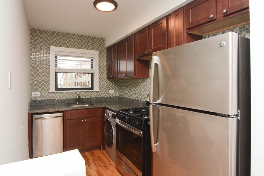 Building Photo - 701 Elm Pl