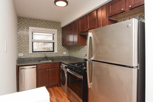 Building Photo - 701 Elm Pl