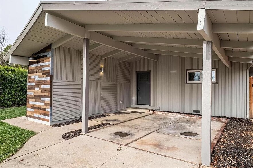 Building Photo - 4421 Robertson Ave
