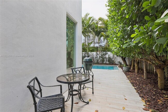 Building Photo - 10445 NW 68th Terrace