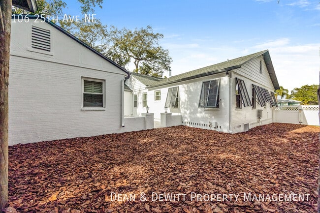 Building Photo - 106 25th Ave NE