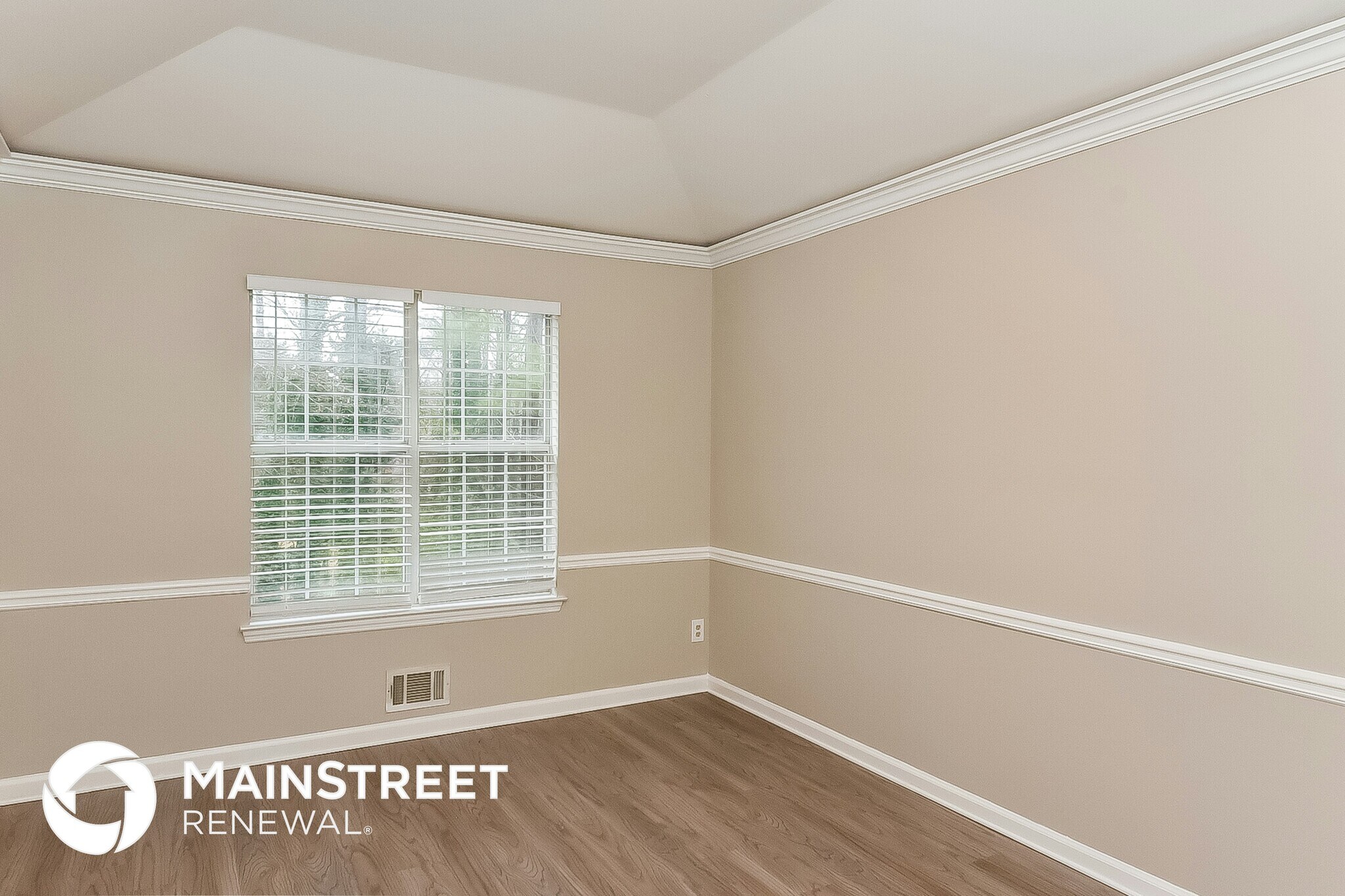 Building Photo - 1685 Versailles Dr