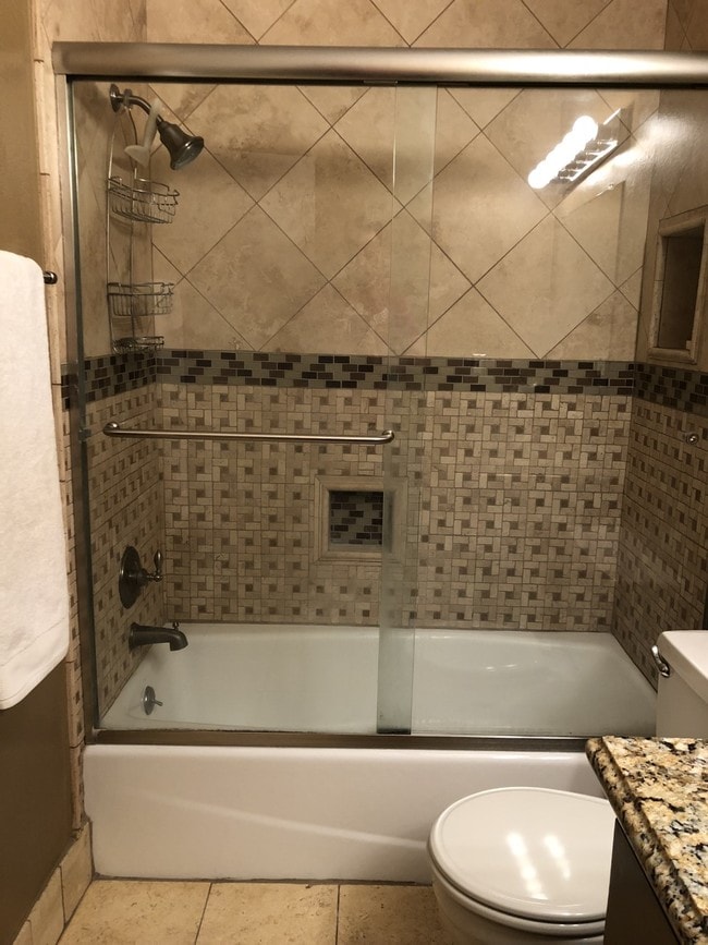 Shower - 1707 Pacific Coast Hwy