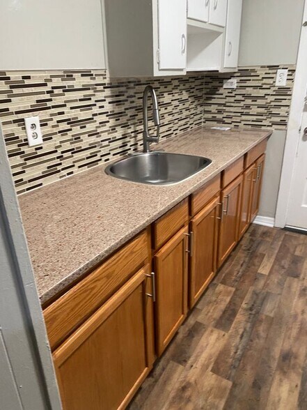 Building Photo - 57 Vine St