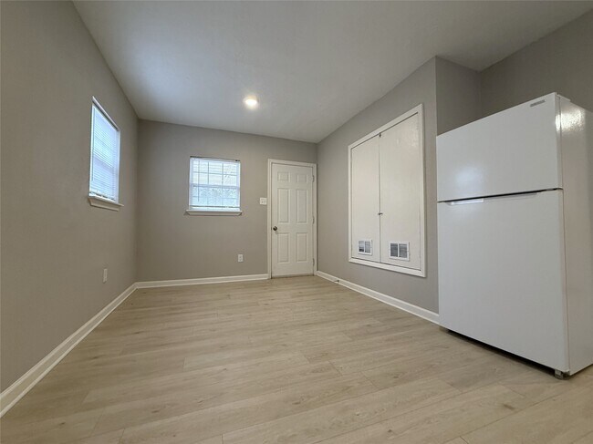 Building Photo - 1702 Studewood St