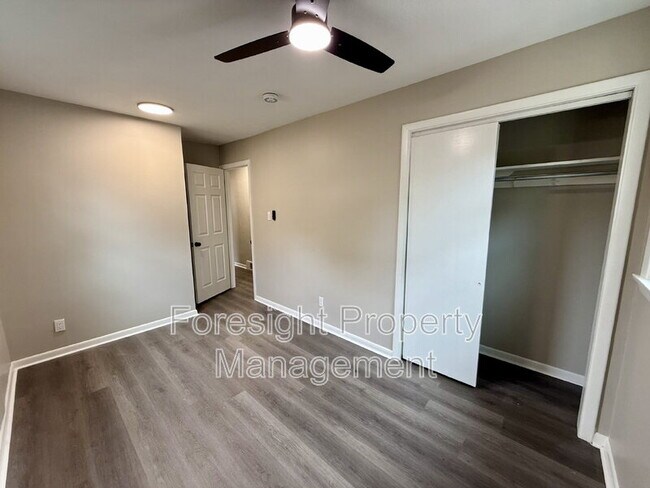 Building Photo - 654 E 240th St