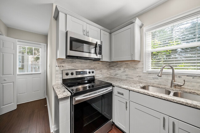Building Photo - 8324 Bellingham Cir