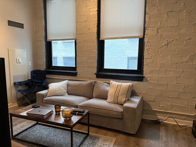 Building Photo - 20 N State St