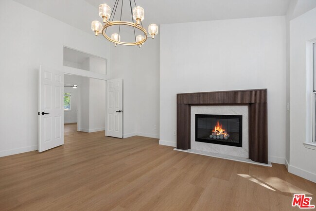 Building Photo - 655 Calle Ladera