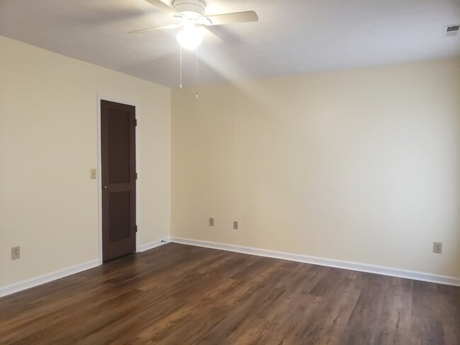 Building Photo - 334 Woodberry Cir