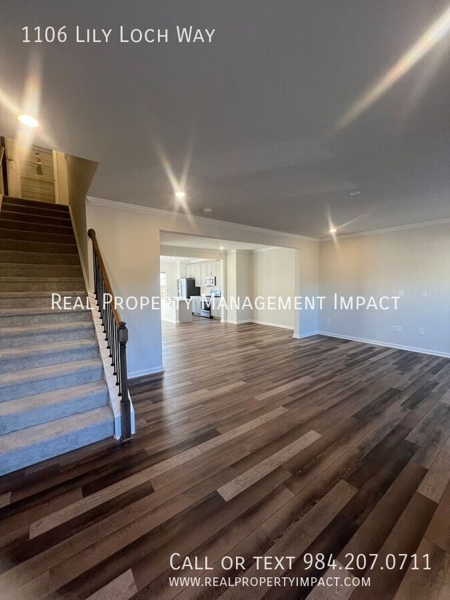 Building Photo - Spacious 4 bedroom 4 Bath Modern Townhome ...