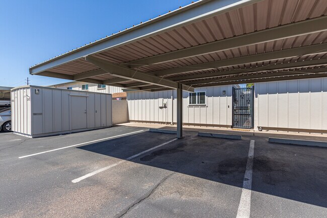 Building Photo - 5913 E Thomas Rd