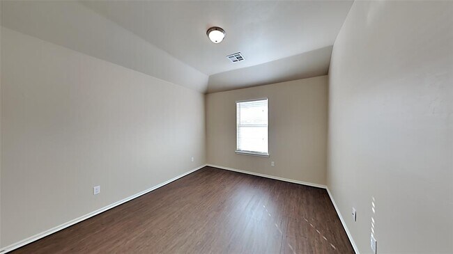 Building Photo - 11201 Coachmans Rd