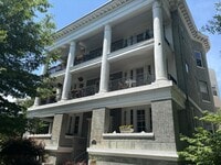 Building Photo - Gorgeous 1 Bedroom 1 Bathroom Condo locate...
