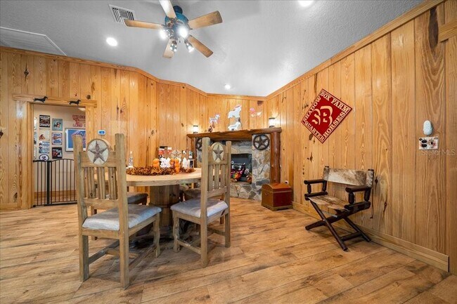 Building Photo - 3135 NE 49th St