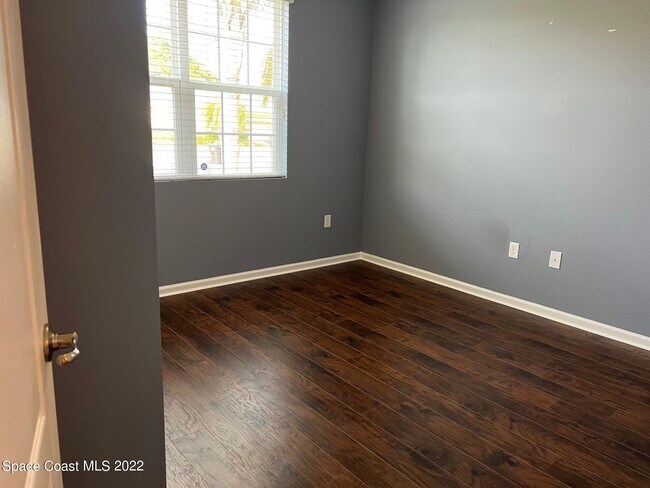 Building Photo - 728 Remington Green Dr SE