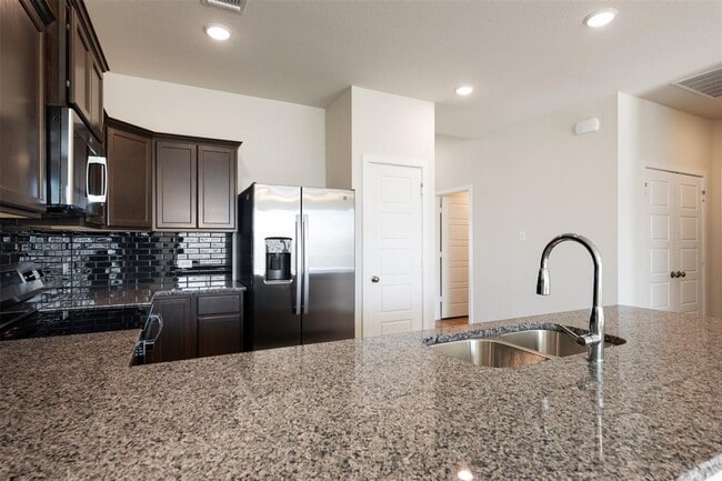 Building Photo - 109 Watch Hl