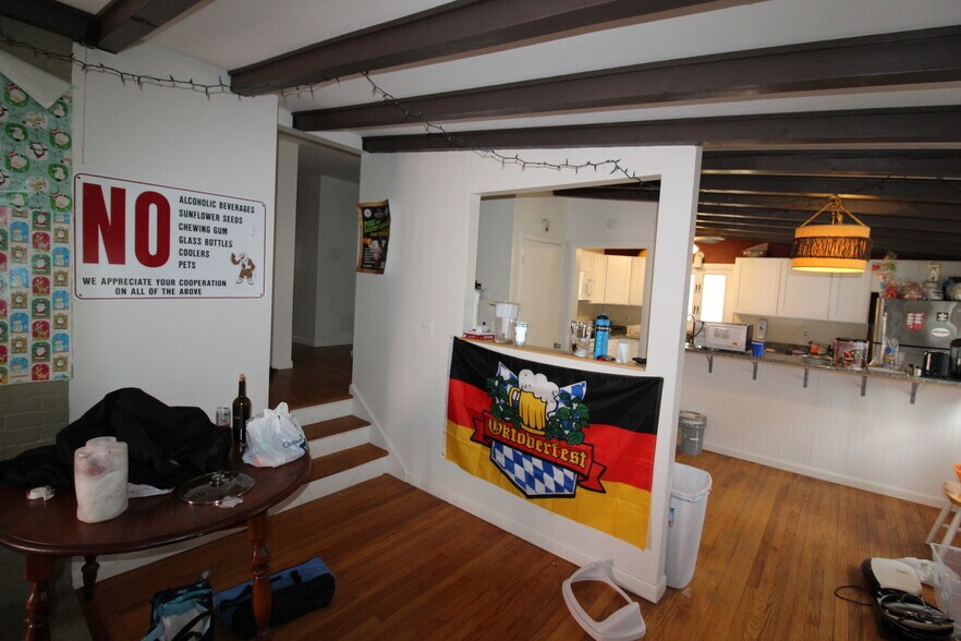 Building Photo - 5 Cobblestone Rd