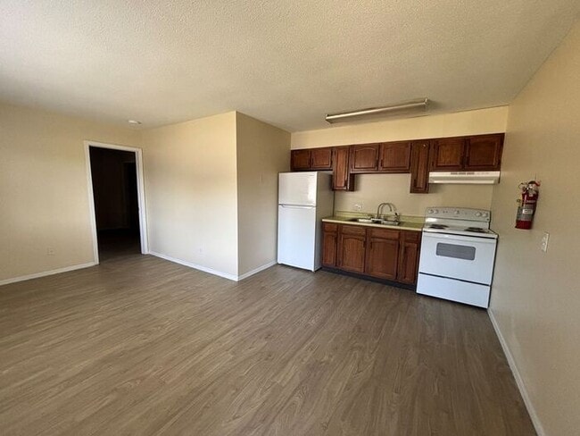 Building Photo - One-bedroom apartment located near Honey C...