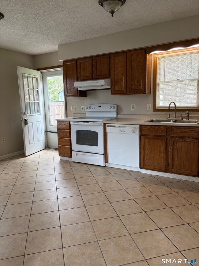 Building Photo - 158 Daley Dr