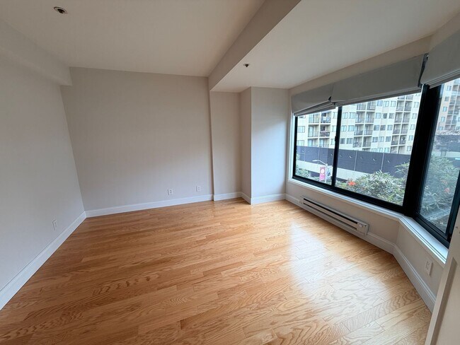 Building Photo - Opera Plaza view 2 bedroom 2 bath upper townhouse