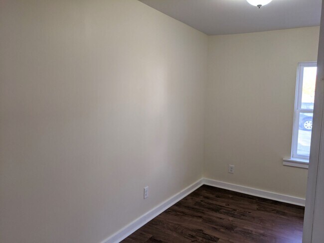 Building Photo - 487 W Grand Ave