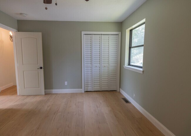 Building Photo - Beautifully Updated 3BR Home w/ Bonus Room, Fenced Yard & Garage
