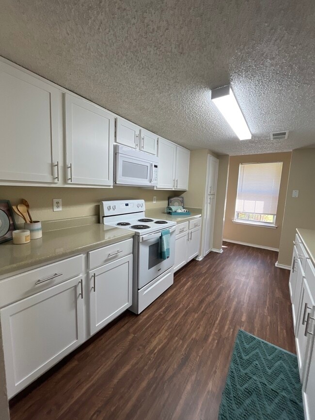 Building Photo - 4376 Hulen Cir E