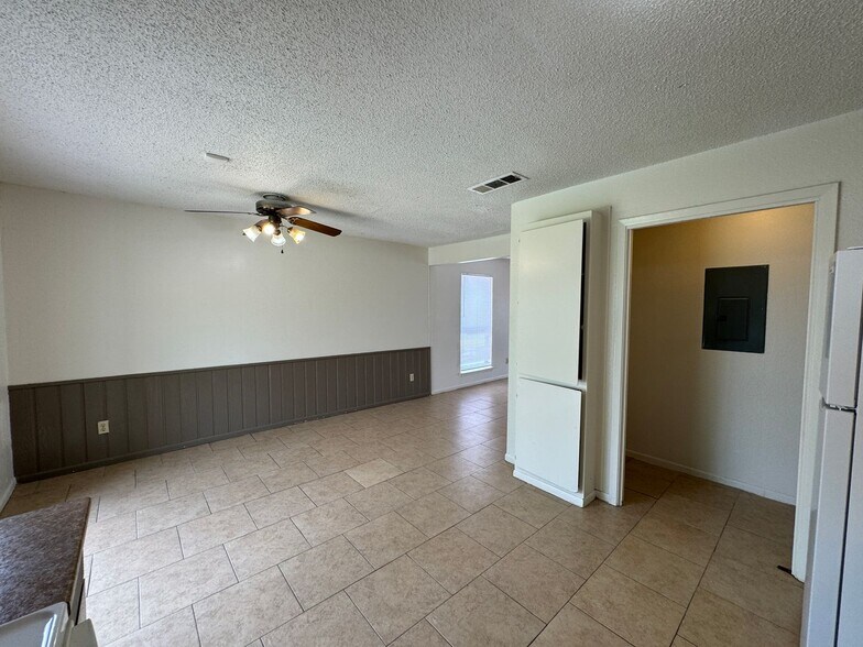 Building Photo - 2515 Bermuda Dr