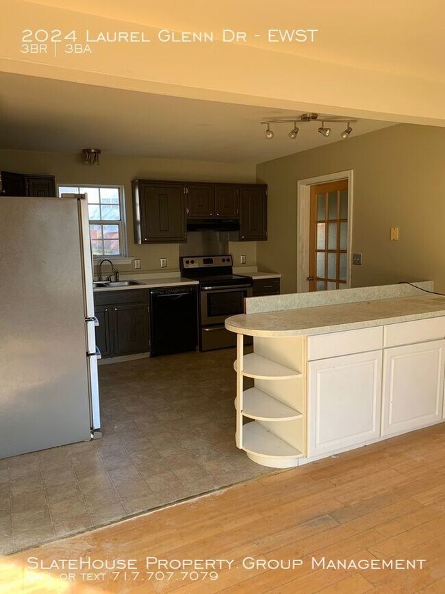 Building Photo - 3 bedroom in Deer Path Woods