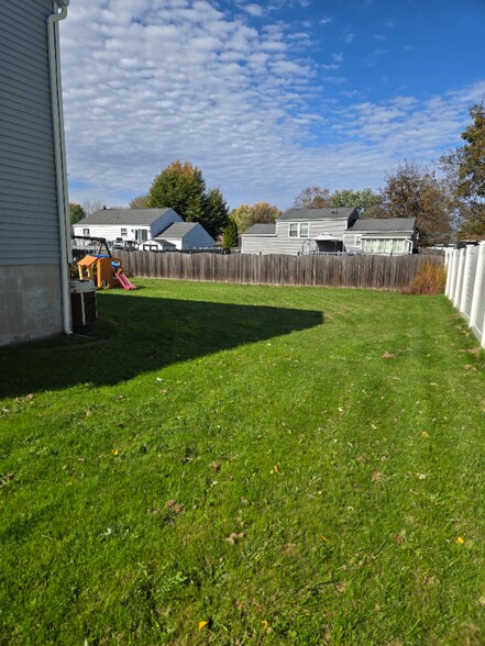 Building Photo - 207 Old Cove Rd