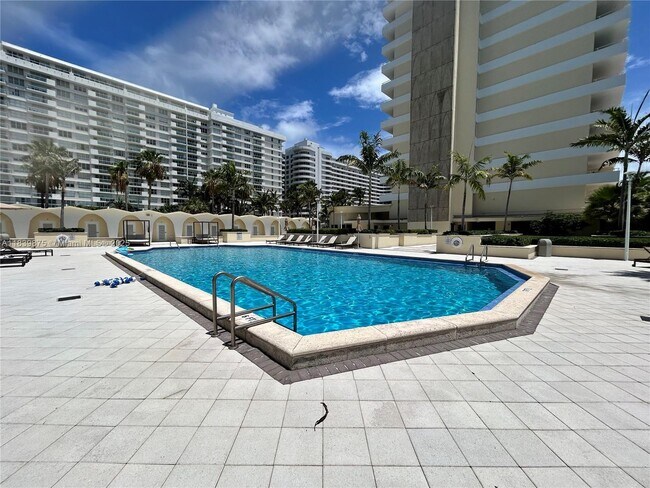 Building Photo - 5600 Collins Ave