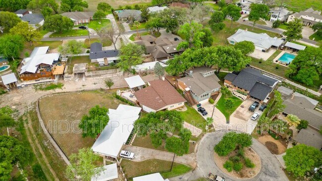 Building Photo - 156 Trelawney St