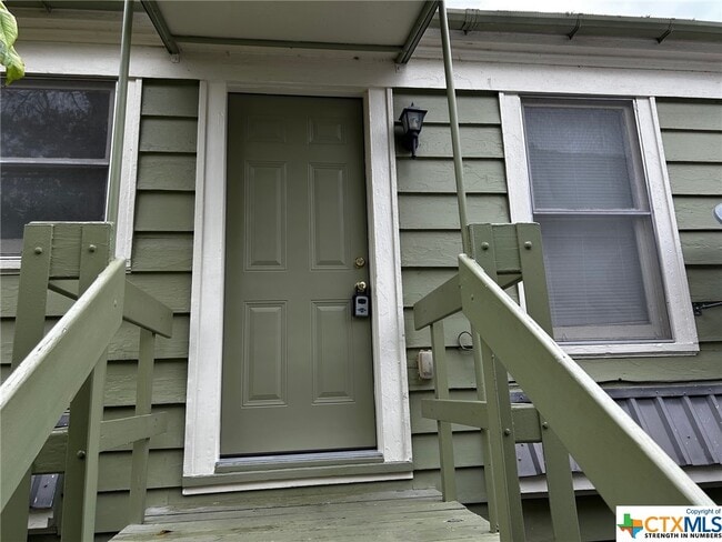 Building Photo - 112 E College St