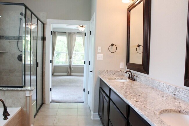 Building Photo - 9308 Villa Norte Dr