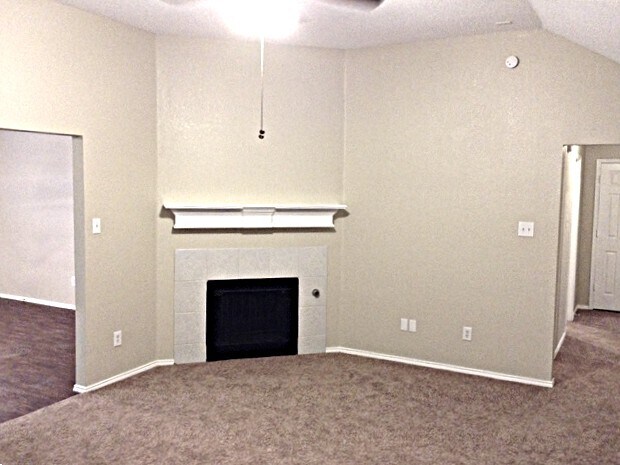 Building Photo - 1304 Doris Dr