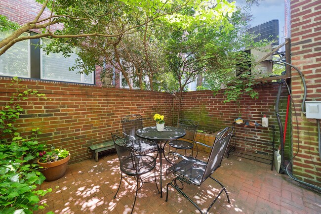 Building Photo - 421 S Jessup St