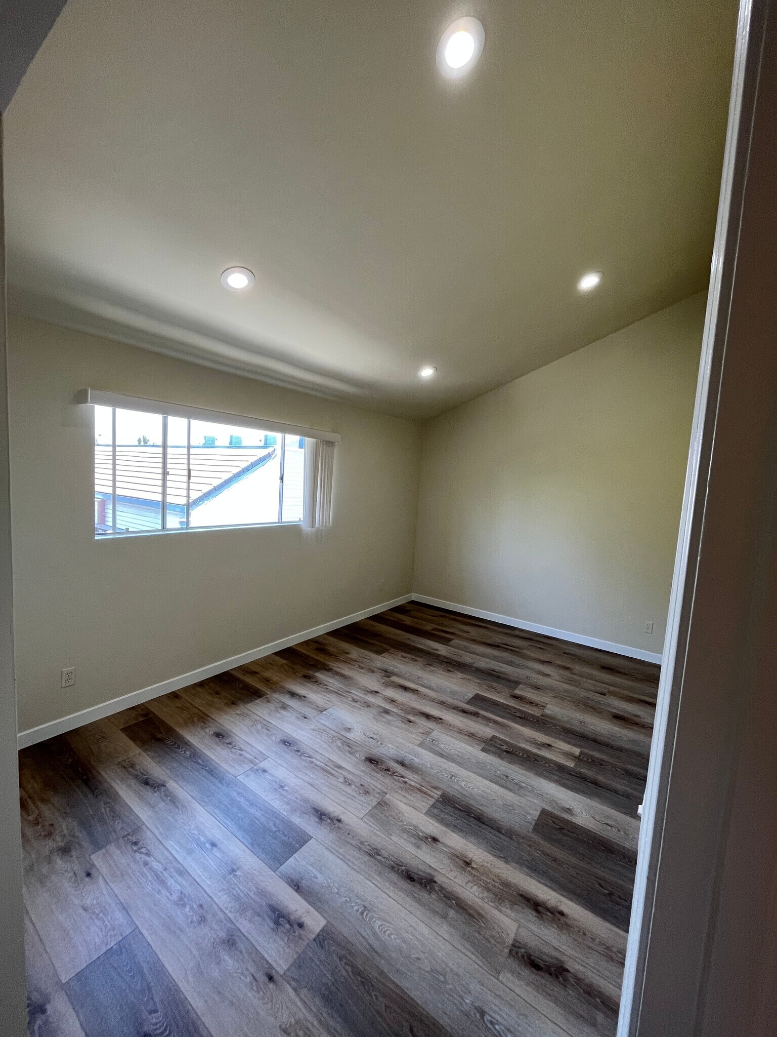 Primary Bedroom - 550 W Lambert Rd