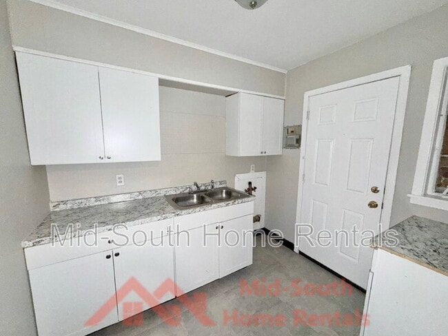 Building Photo - 2371 Imogene St