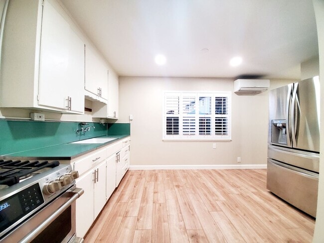 Building Photo - 2 bedroom home with garage, solar power, A...