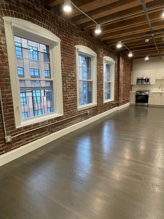 Building Photo - 281 Franklin St