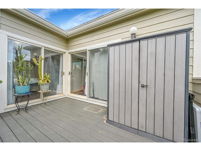 Building Photo - 2850 Aurora Ave