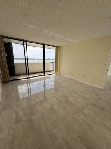 Building Photo - 5200 N Flagler Dr