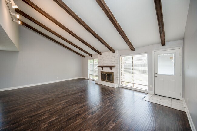 Building Photo - 2903 Pepperwood Dr