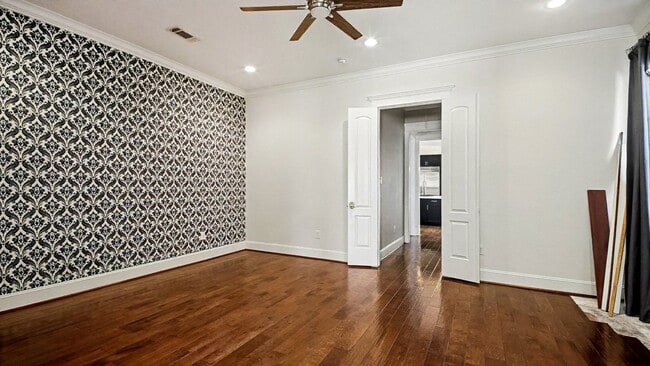 Building Photo - 726 W 30th St