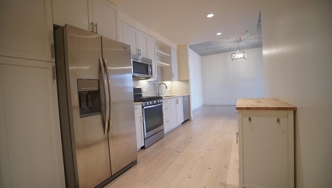 Building Photo - 3301 Arapahoe Ave