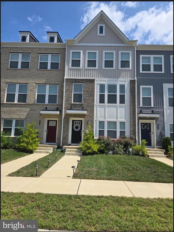 Primary Photo - 6960 Farragut Dr
