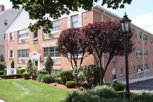 Building Photo - Elmwood Gardens