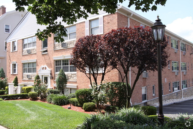 Building Photo - Elmwood Gardens